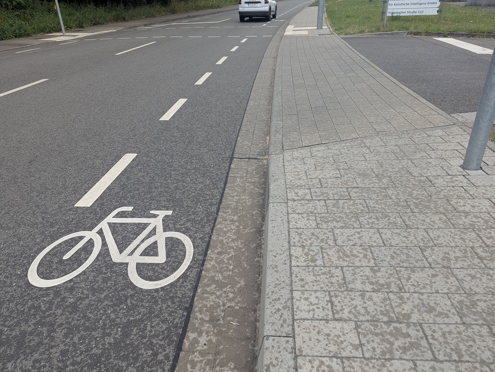 German entrance kerb with 3cm upstand on a cycle route